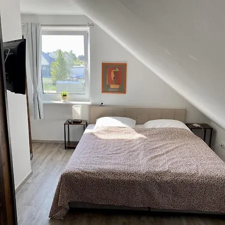 In With Swimming Pool * Warin