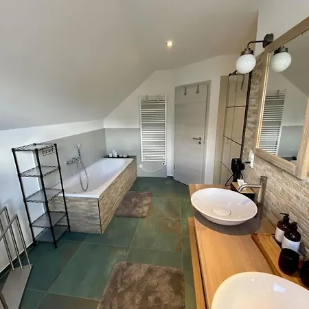 In With Swimming Pool Nyaraló